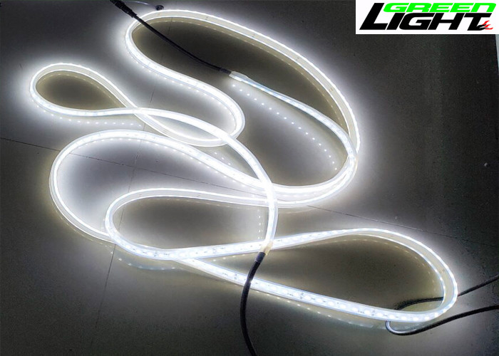 Tudo nas luzes de uma tira flexíveis moldando do diodo emissor de luz mornas/material branco fresco do silicone da cor